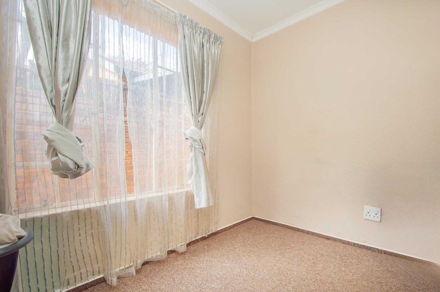 3 Bedroom Property for Sale in Wilgeheuwel Gauteng