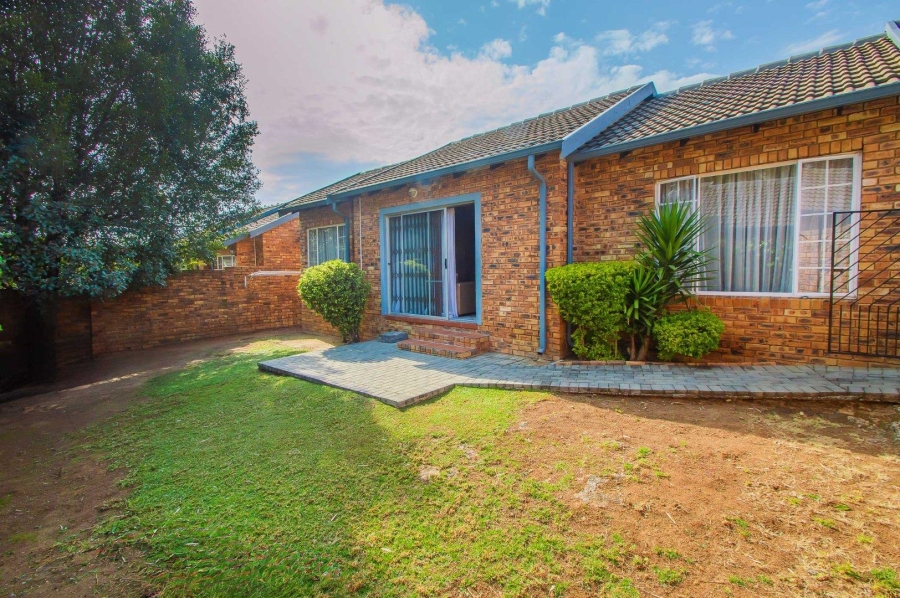 3 Bedroom Property for Sale in Wilgeheuwel Gauteng
