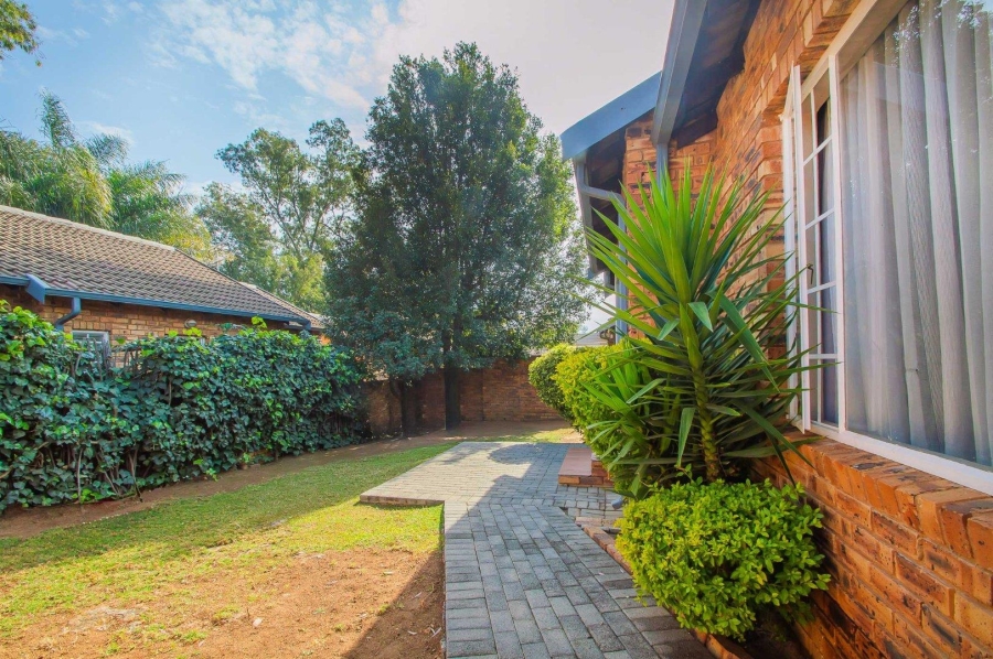 3 Bedroom Property for Sale in Wilgeheuwel Gauteng