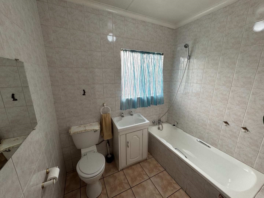 4 Bedroom Property for Sale in Verwoerdpark Gauteng