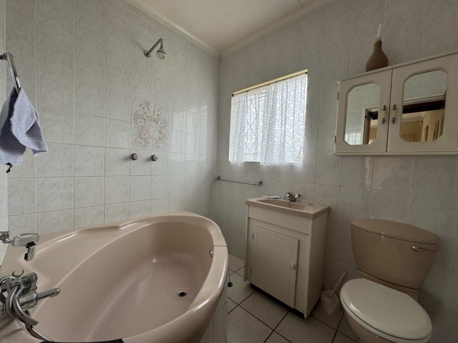 4 Bedroom Property for Sale in Verwoerdpark Gauteng