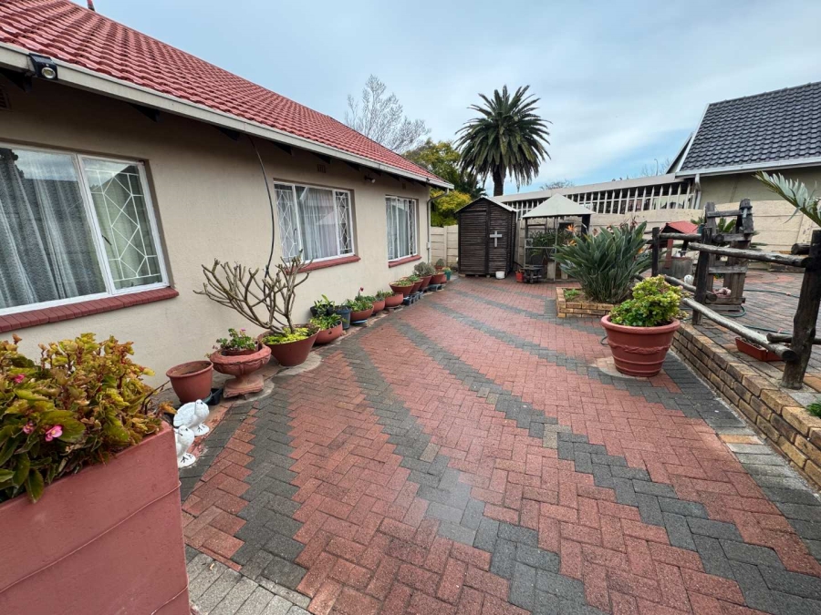 4 Bedroom Property for Sale in Verwoerdpark Gauteng