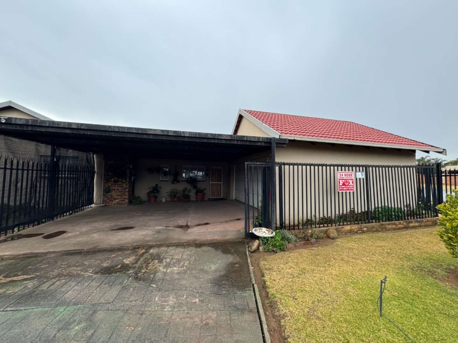 4 Bedroom Property for Sale in Verwoerdpark Gauteng