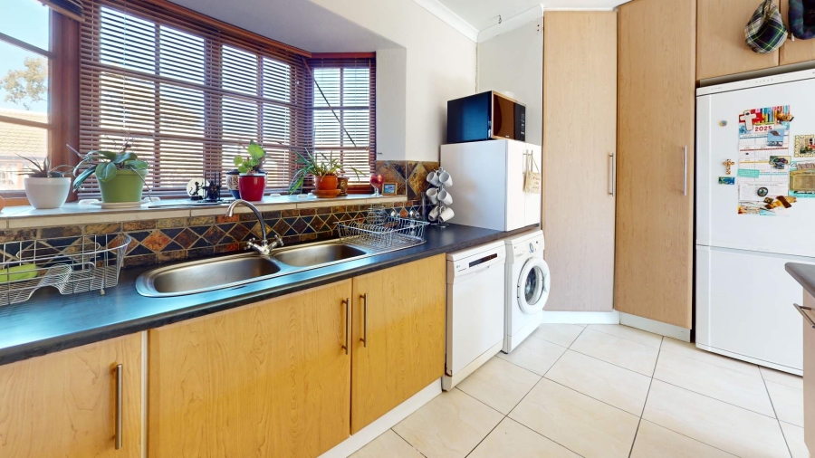 3 Bedroom Property for Sale in Goedeburg Gauteng