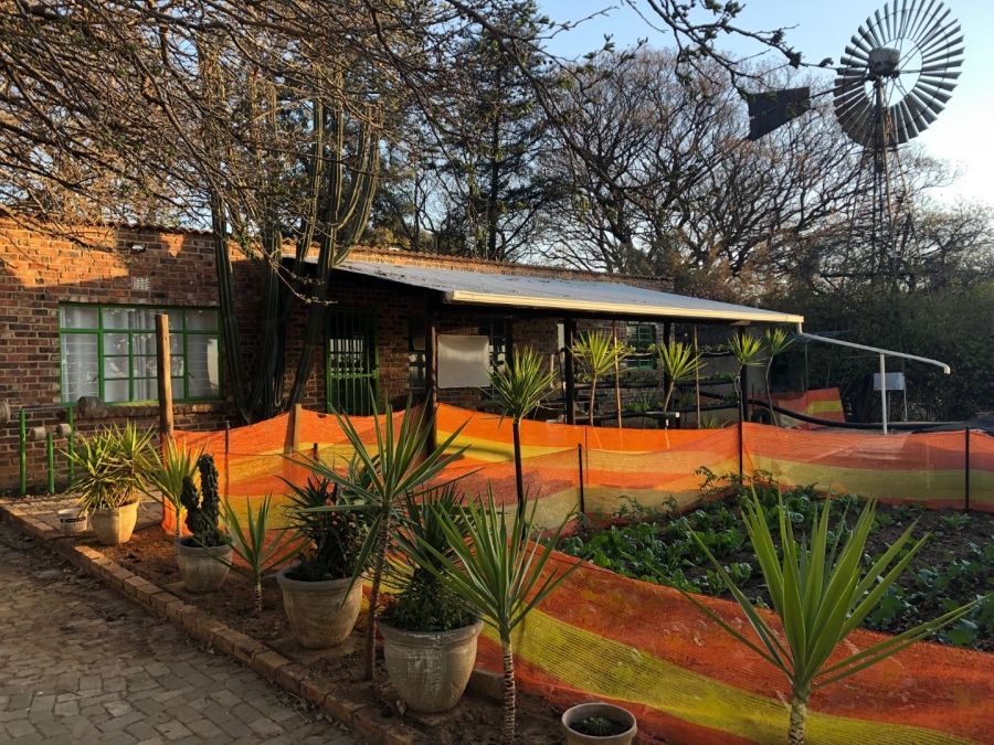 6 Bedroom Property for Sale in Honeydew Manor Gauteng