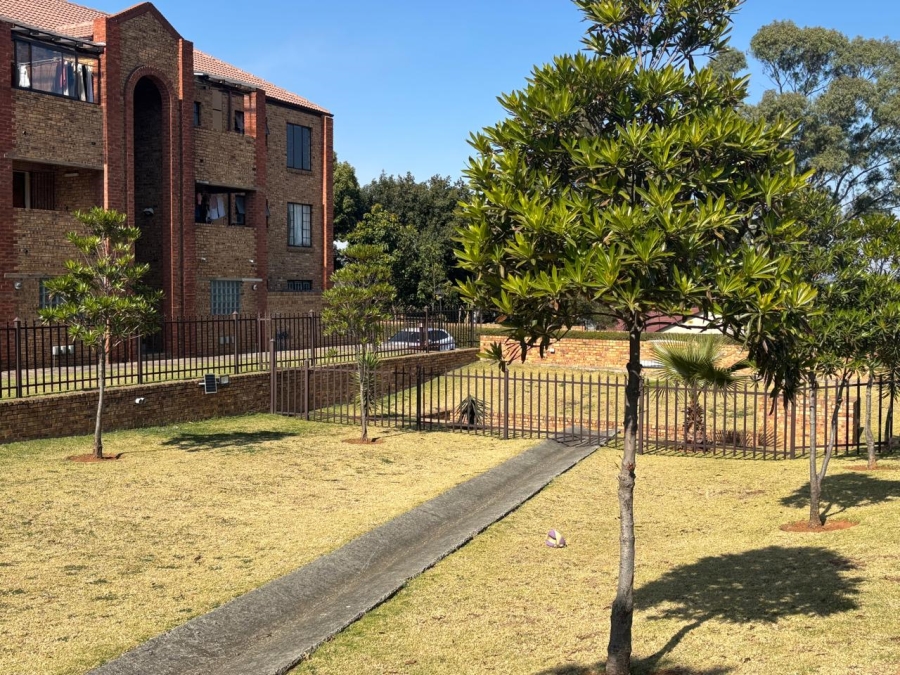 2 Bedroom Property for Sale in Sundowner Gauteng