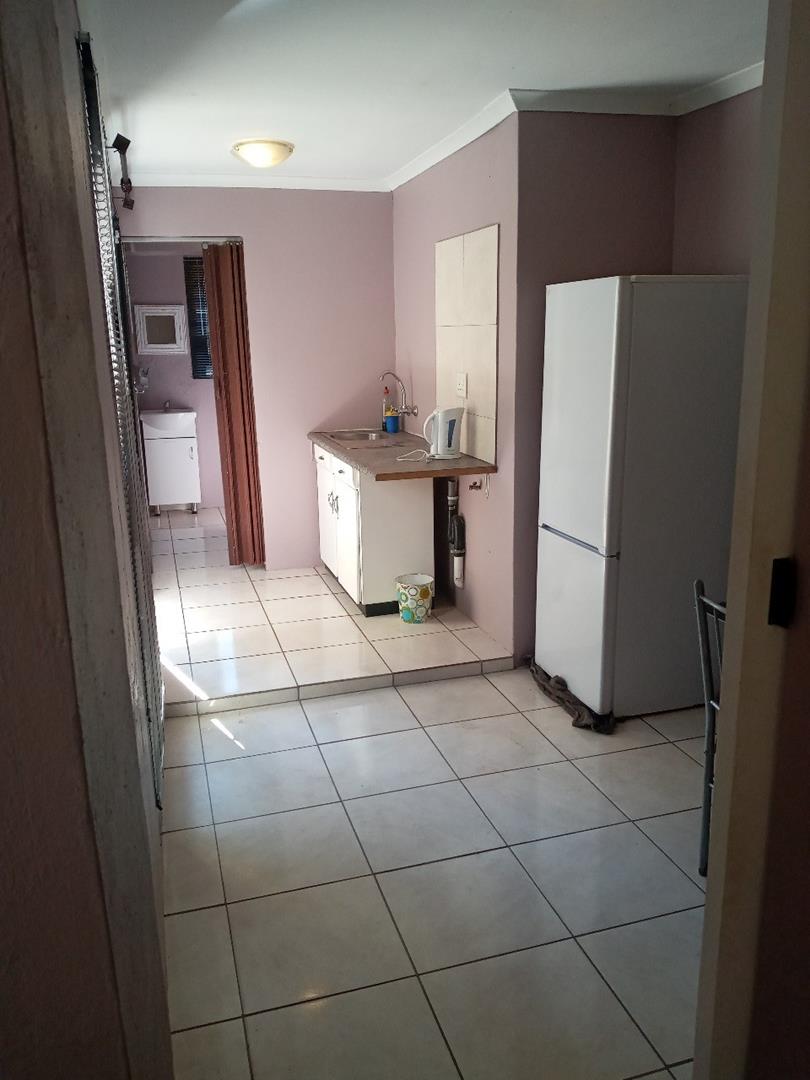 To Let 1 Bedroom Property for Rent in Discovery Gauteng