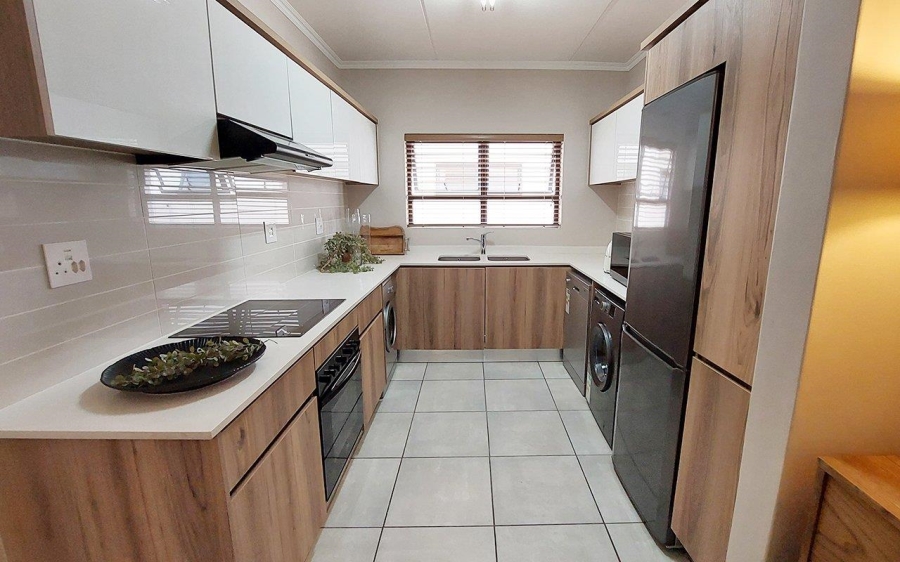 To Let 3 Bedroom Property for Rent in Crowthorne AH Gauteng
