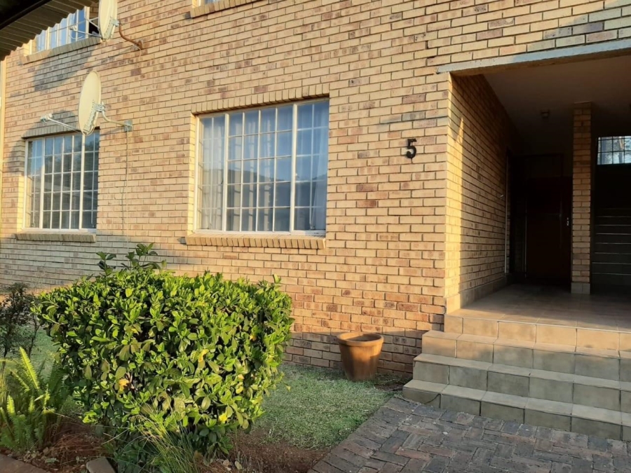 To Let 2 Bedroom Property for Rent in Ferndale Gauteng
