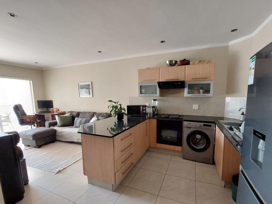 To Let 1 Bedroom Property for Rent in Sandhurst Gauteng