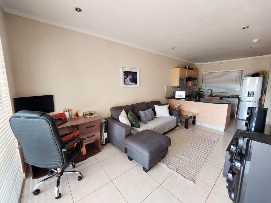 To Let 1 Bedroom Property for Rent in Sandhurst Gauteng