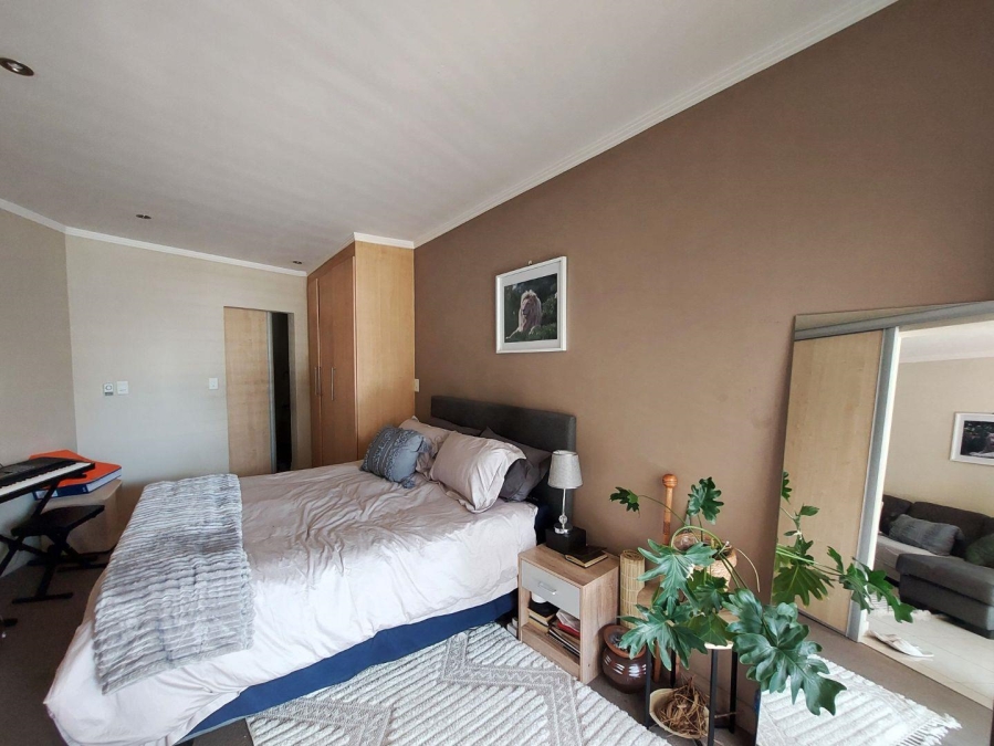 To Let 1 Bedroom Property for Rent in Sandhurst Gauteng
