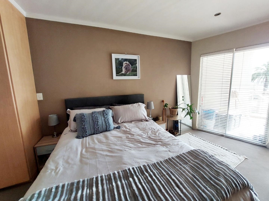 To Let 1 Bedroom Property for Rent in Sandhurst Gauteng