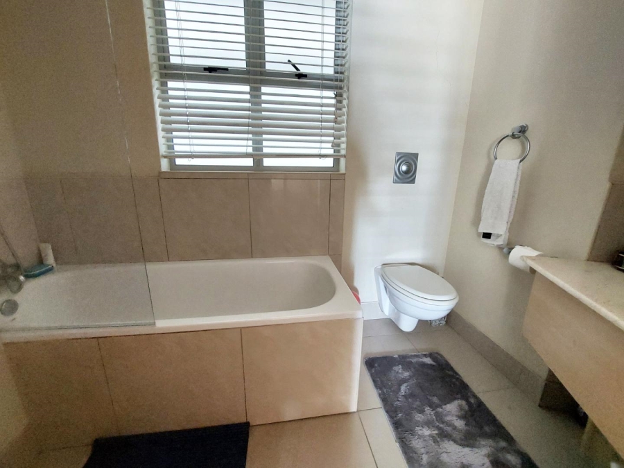 To Let 1 Bedroom Property for Rent in Sandhurst Gauteng