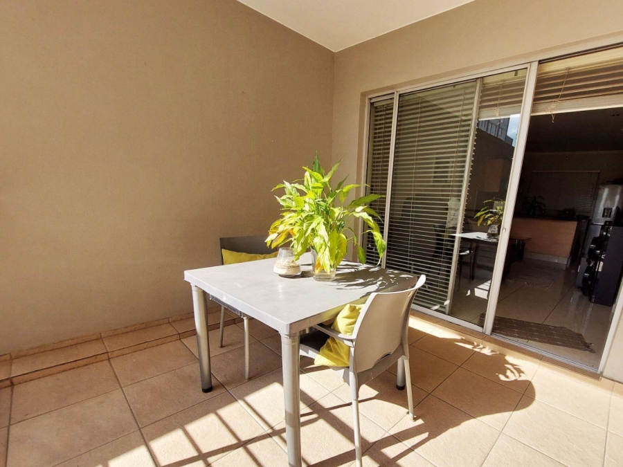 To Let 1 Bedroom Property for Rent in Sandhurst Gauteng