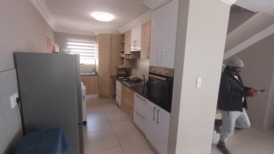 3 Bedroom Property for Sale in La Montagne Gauteng