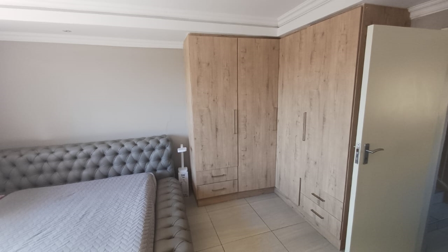 3 Bedroom Property for Sale in La Montagne Gauteng