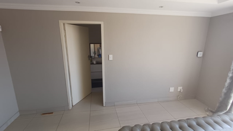3 Bedroom Property for Sale in La Montagne Gauteng