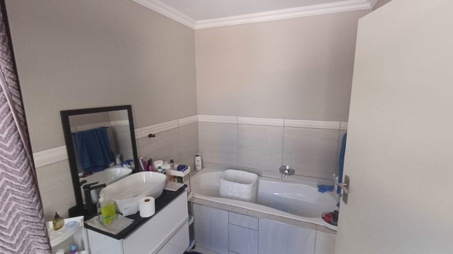 3 Bedroom Property for Sale in La Montagne Gauteng