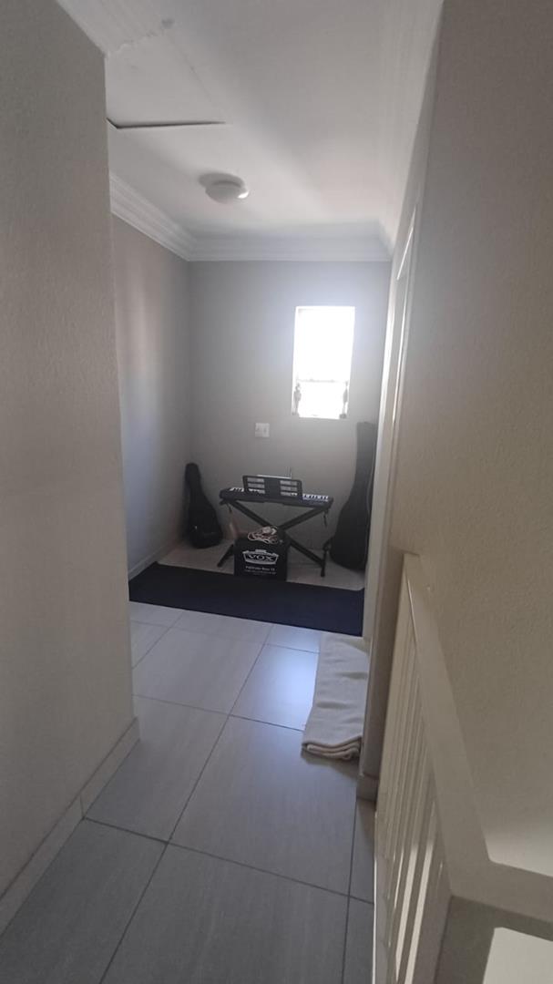 3 Bedroom Property for Sale in La Montagne Gauteng
