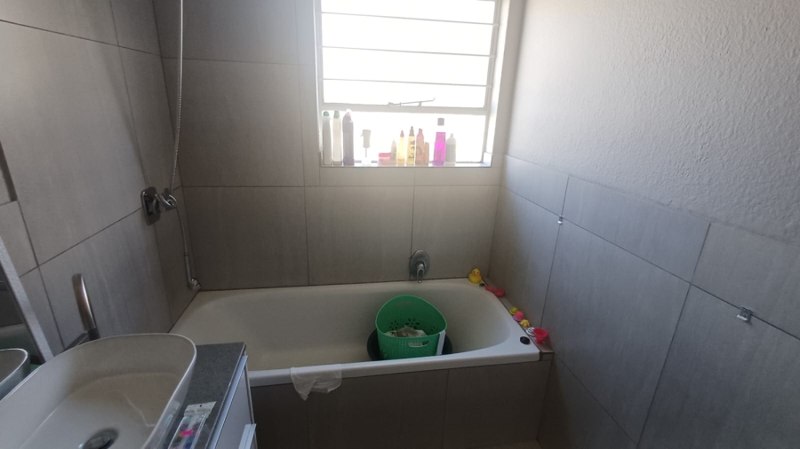 3 Bedroom Property for Sale in La Montagne Gauteng