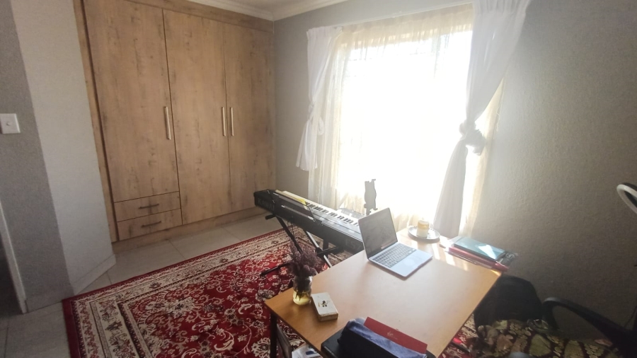 3 Bedroom Property for Sale in La Montagne Gauteng