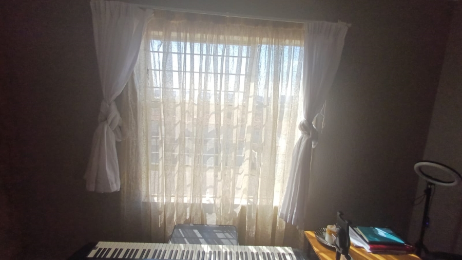 3 Bedroom Property for Sale in La Montagne Gauteng