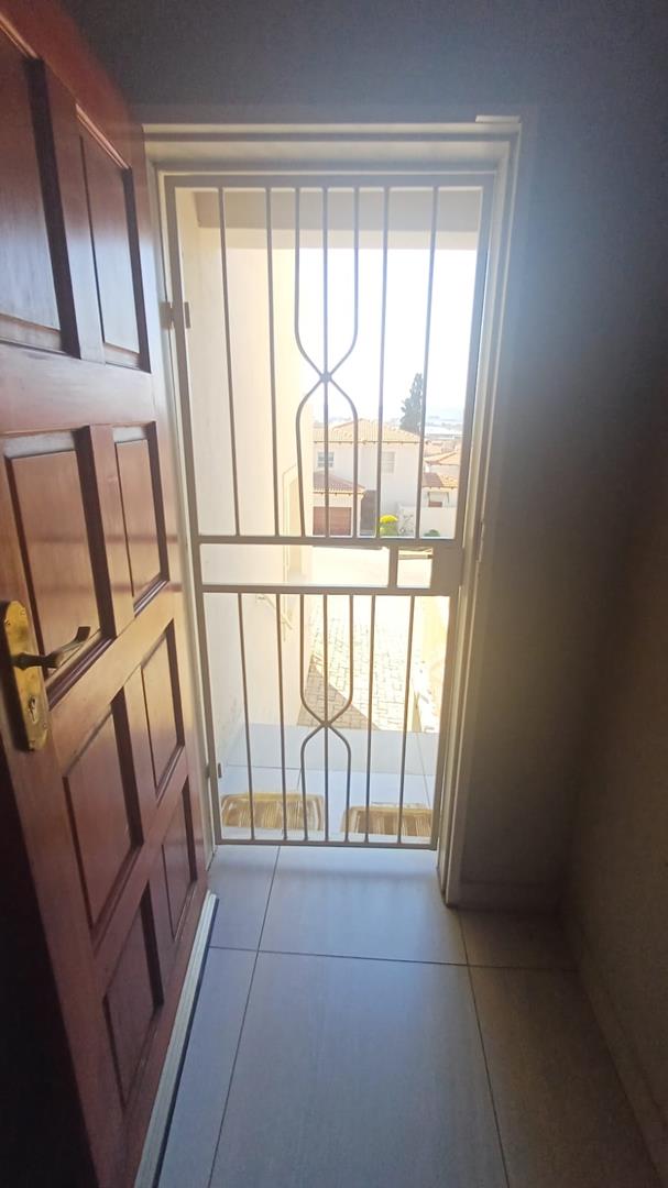3 Bedroom Property for Sale in La Montagne Gauteng