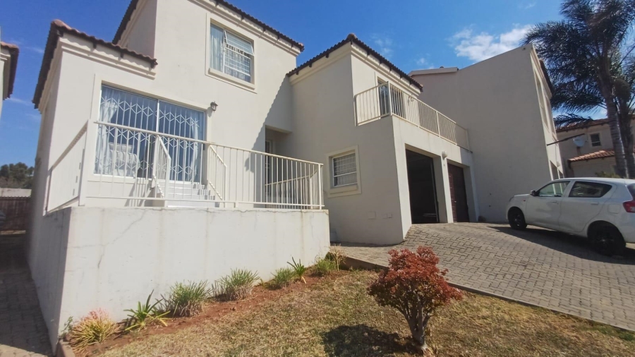 3 Bedroom Property for Sale in La Montagne Gauteng