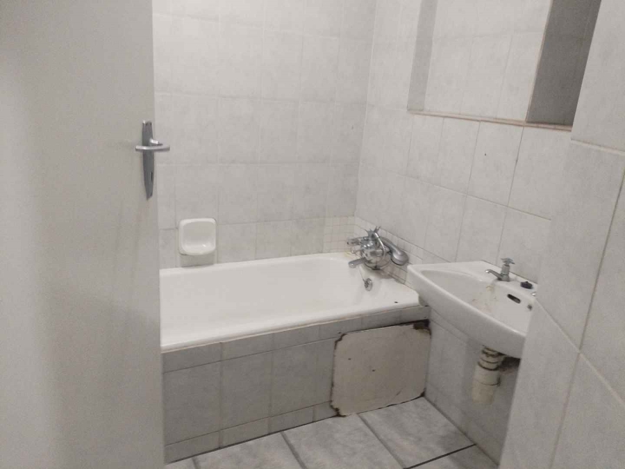 To Let 2 Bedroom Property for Rent in Weavind Park Gauteng