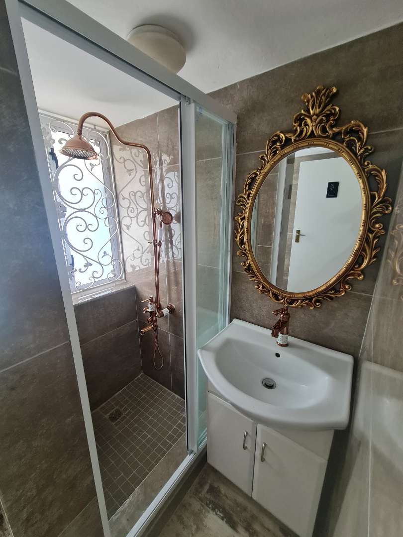To Let 1 Bedroom Property for Rent in Groenkloof Gauteng