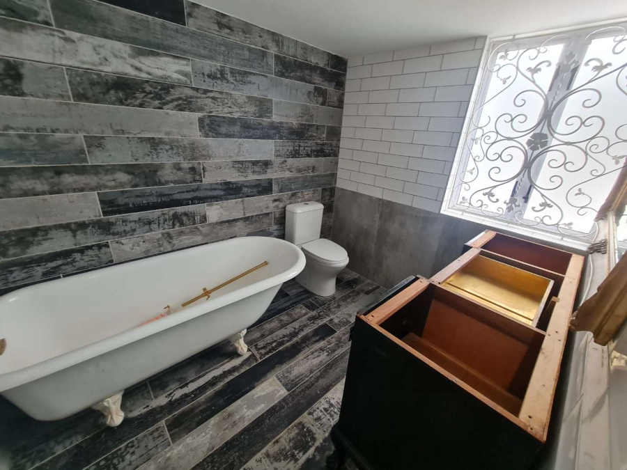 To Let 1 Bedroom Property for Rent in Groenkloof Gauteng