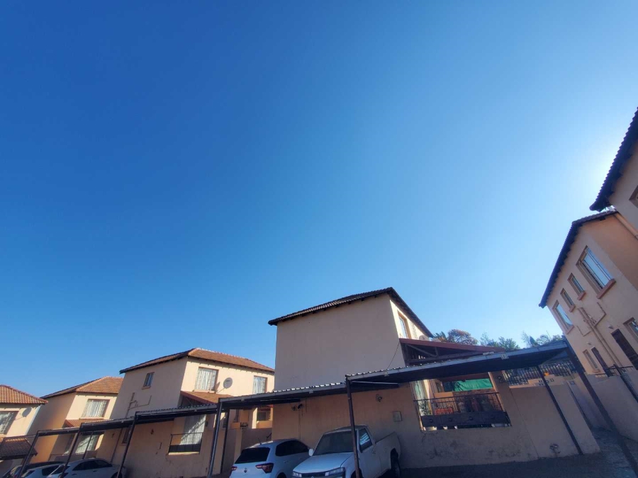 2 Bedroom Property for Sale in Witpoortjie Gauteng