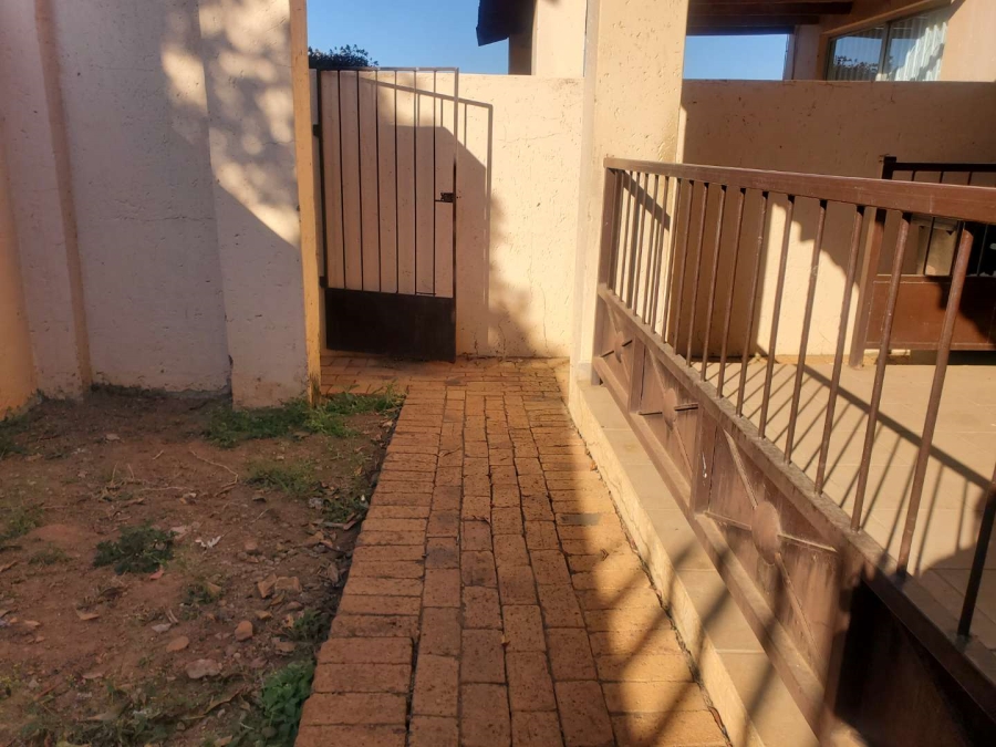 2 Bedroom Property for Sale in Witpoortjie Gauteng