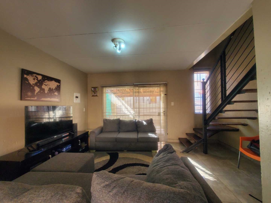 2 Bedroom Property for Sale in Witpoortjie Gauteng