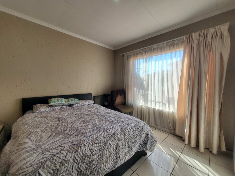 2 Bedroom Property for Sale in Witpoortjie Gauteng
