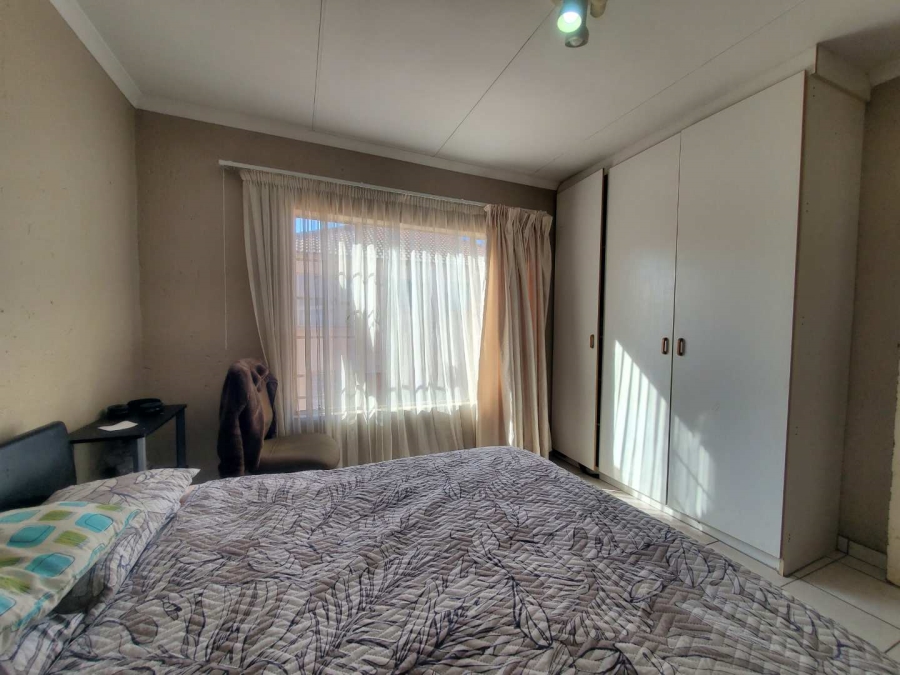 2 Bedroom Property for Sale in Witpoortjie Gauteng