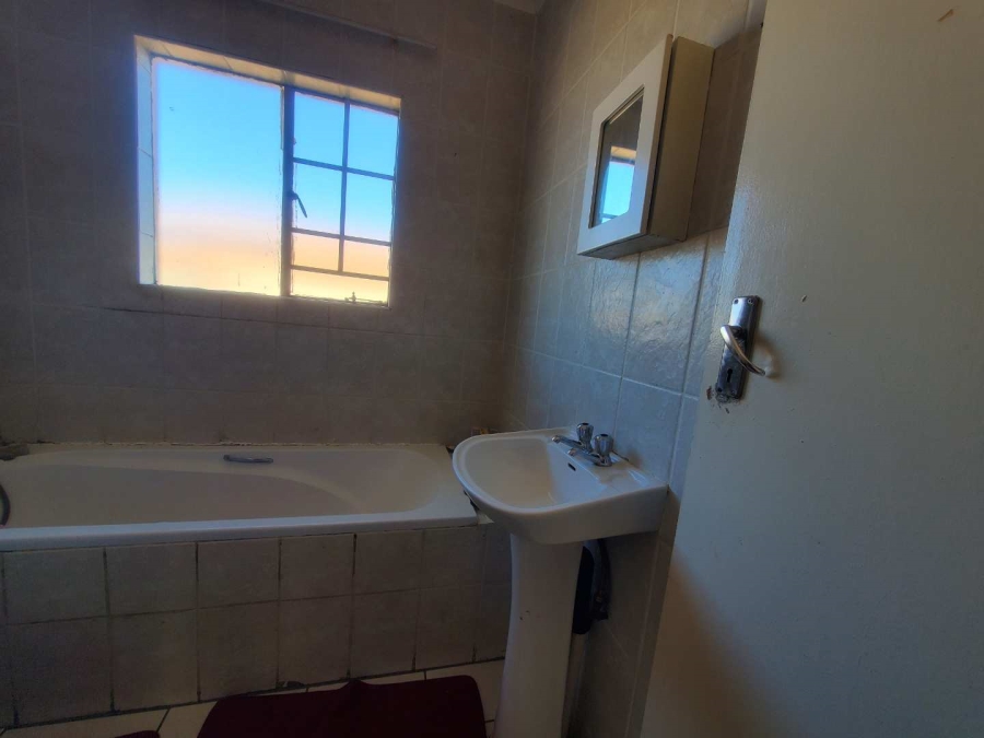 2 Bedroom Property for Sale in Witpoortjie Gauteng