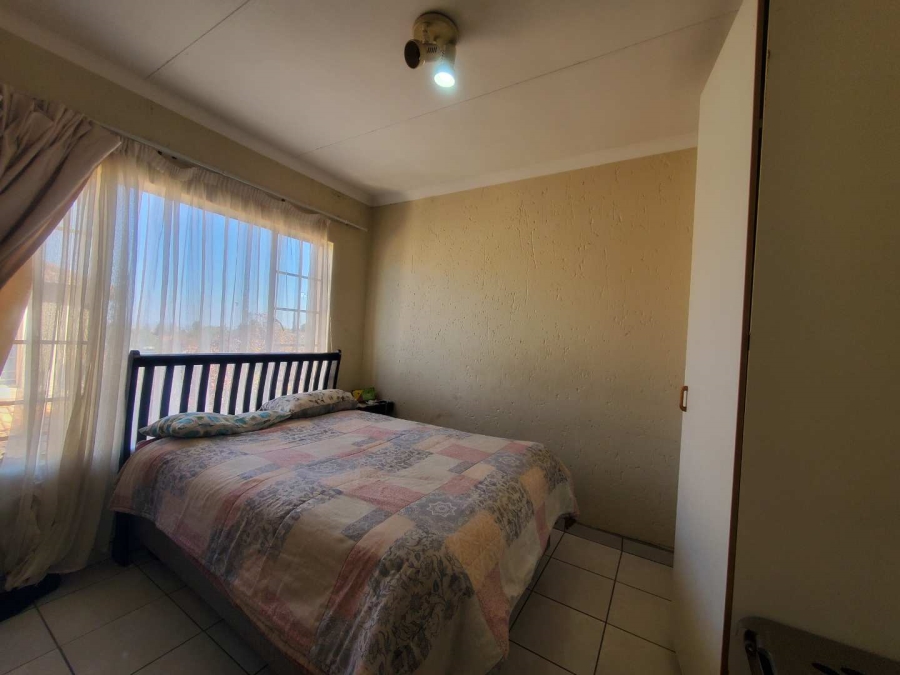 2 Bedroom Property for Sale in Witpoortjie Gauteng