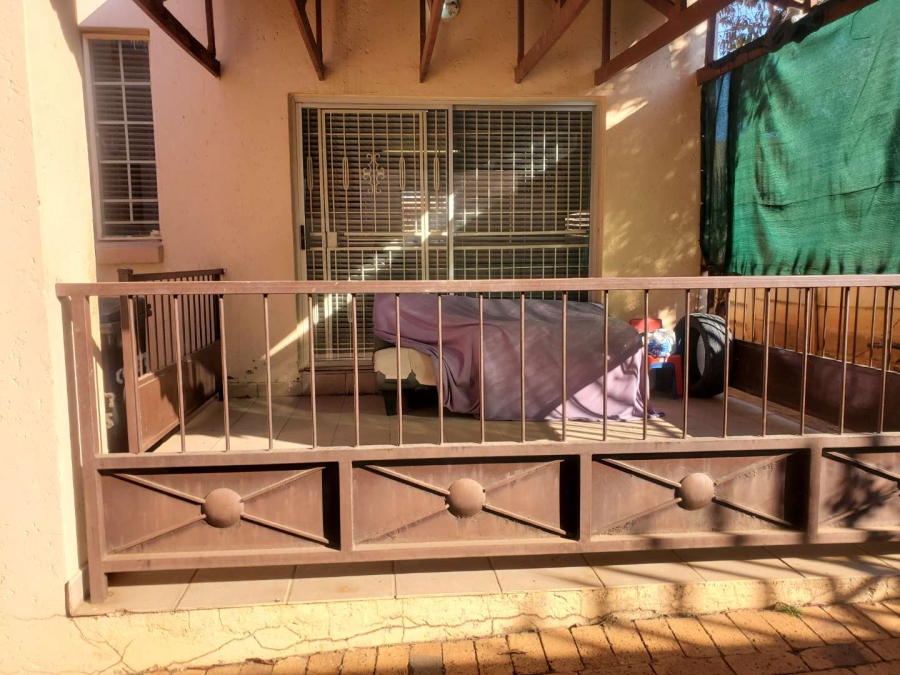 2 Bedroom Property for Sale in Witpoortjie Gauteng