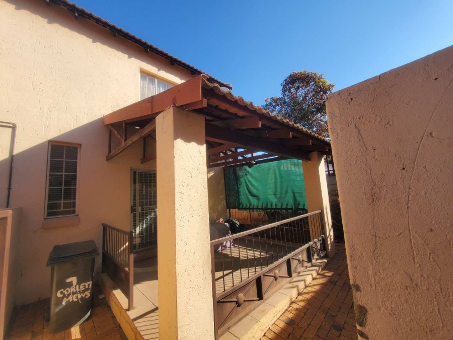 2 Bedroom Property for Sale in Witpoortjie Gauteng
