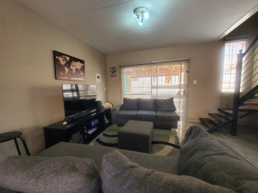 2 Bedroom Property for Sale in Witpoortjie Gauteng
