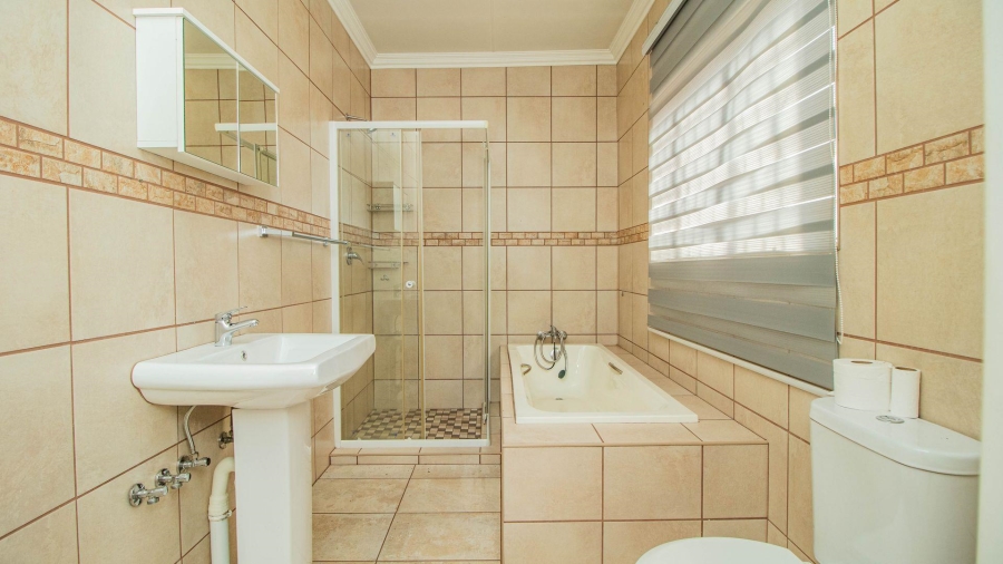 3 Bedroom Property for Sale in Rynsoord Gauteng