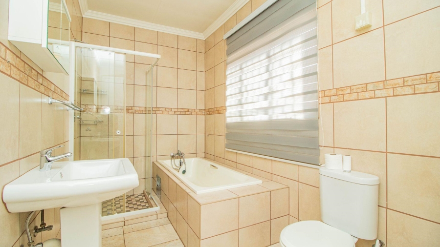3 Bedroom Property for Sale in Rynsoord Gauteng
