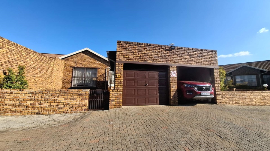 To Let 3 Bedroom Property for Rent in Randhart Gauteng