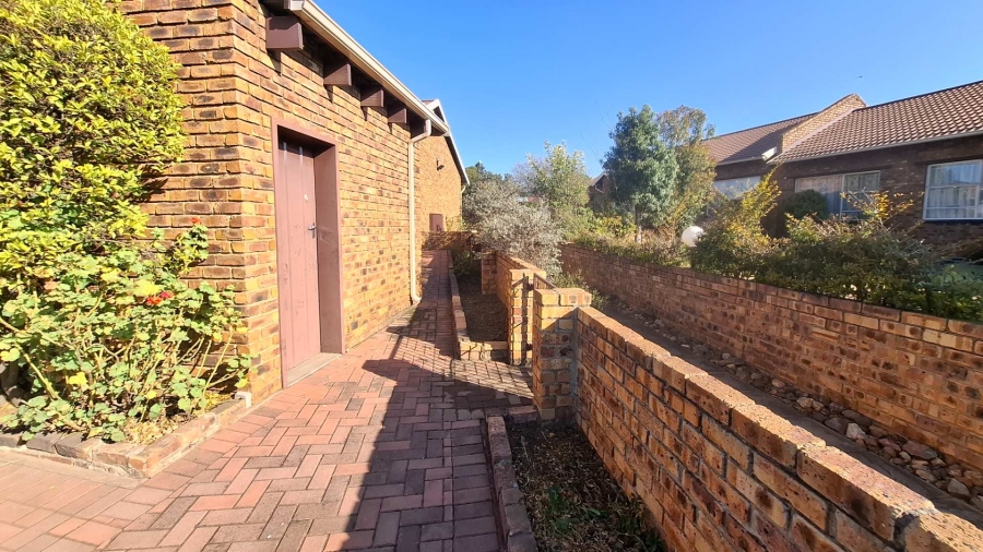 To Let 3 Bedroom Property for Rent in Randhart Gauteng
