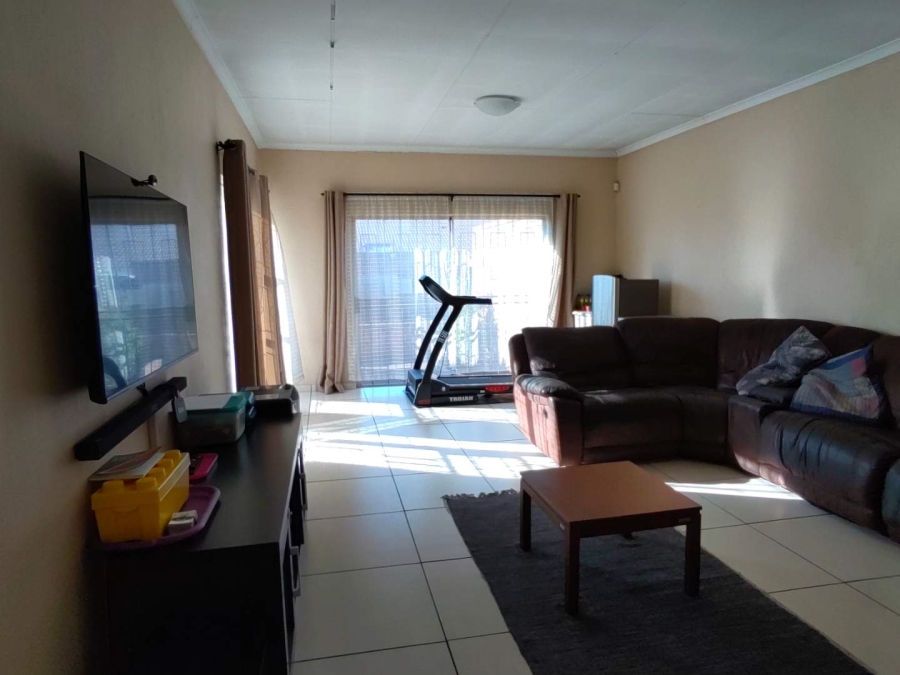 To Let 3 Bedroom Property for Rent in Randhart Gauteng