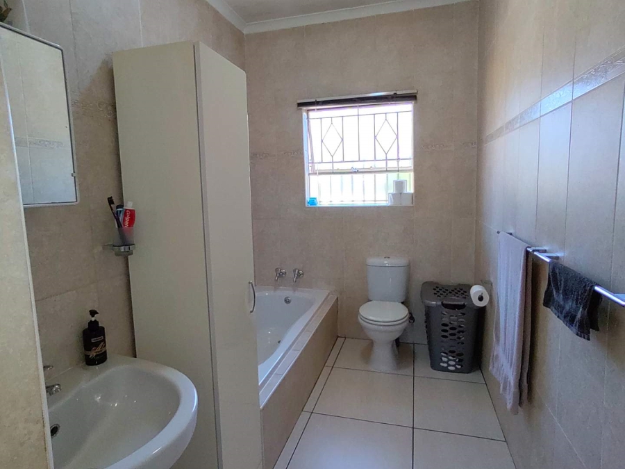 To Let 3 Bedroom Property for Rent in Randhart Gauteng