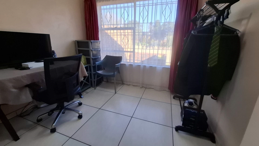 To Let 3 Bedroom Property for Rent in Randhart Gauteng