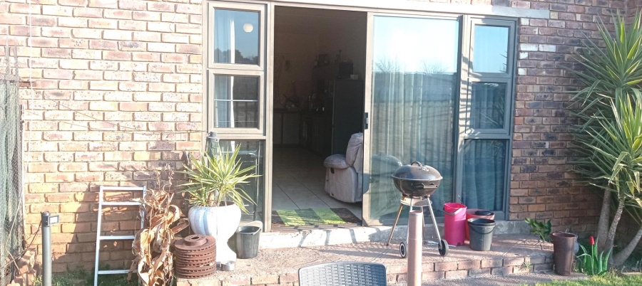 2 Bedroom Property for Sale in Ravenswood Gauteng